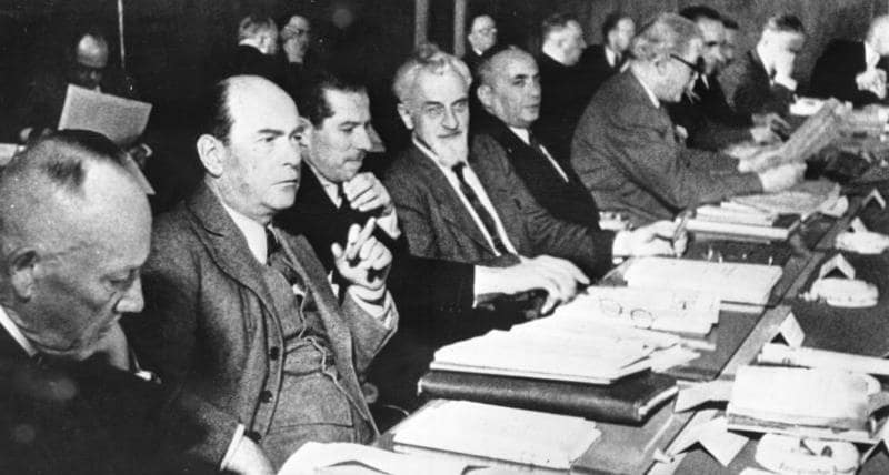 Обсъждане и приемане на Закон 1 от германски политици